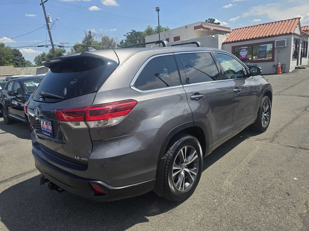 Used 2017 Toyota Highlander LE AWD/4WD image 10