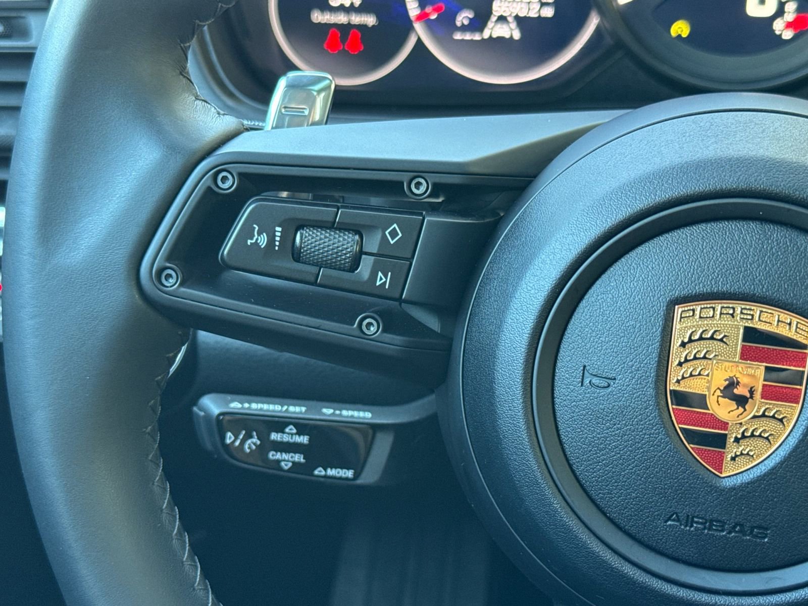 Certified 2022 Porsche Panamera 4 Platinum Edition image 27