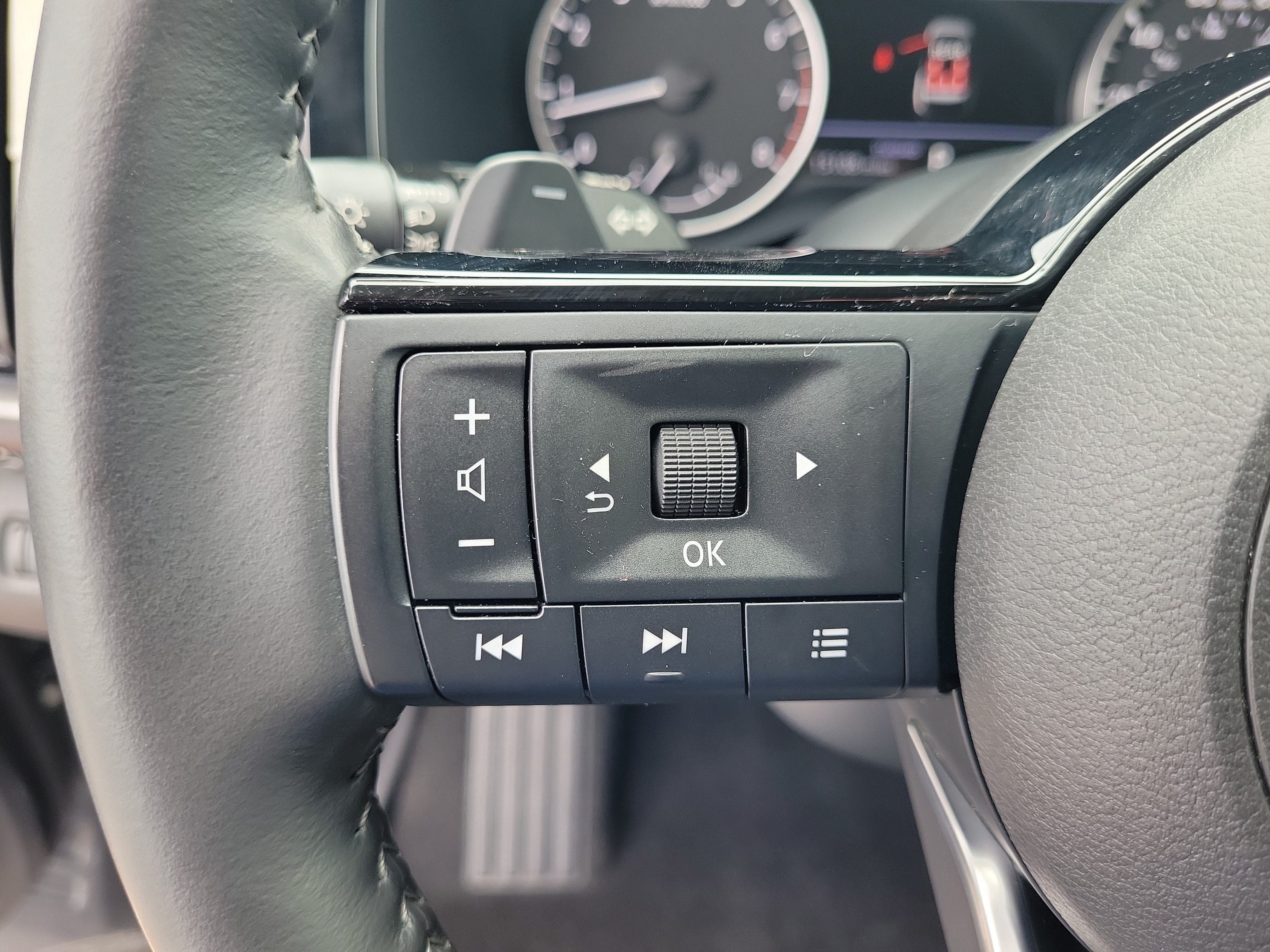 Certified 2024 Nissan Pathfinder SL w/ SL Premium Package FWD image 19