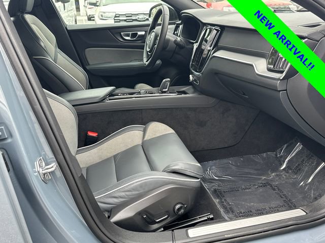 Used 2022 Volvo S60 B5 R-Design image 13