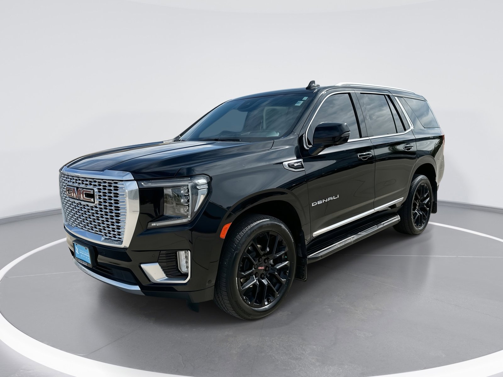 Used 2024 GMC Yukon Denali w/ Advanced Technology Package AWD/4WD image 1