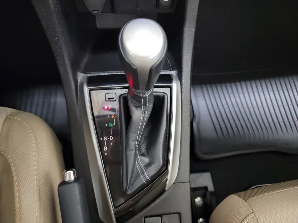 Used 2015 Toyota Corolla LE FWD image 17