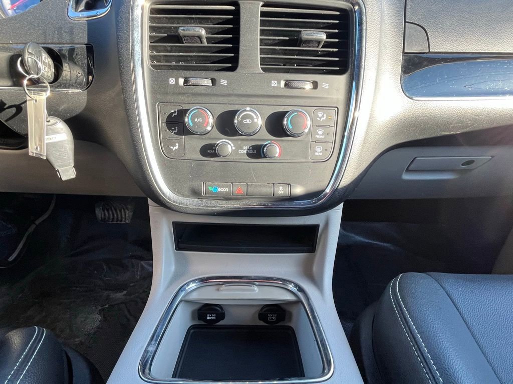 Used 2020 Dodge Grand Caravan SXT image 18