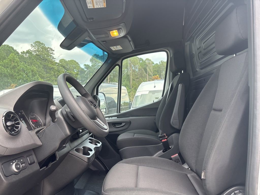 Used 2024 Mercedes-Benz Sprinter 2500 image 45