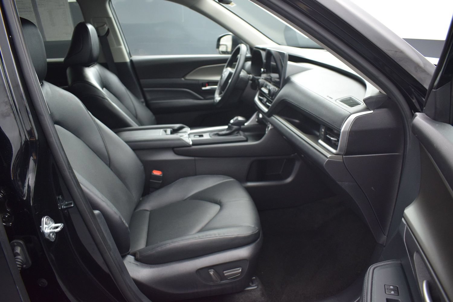 Used 2025 Toyota Grand Highlander AWD image 10