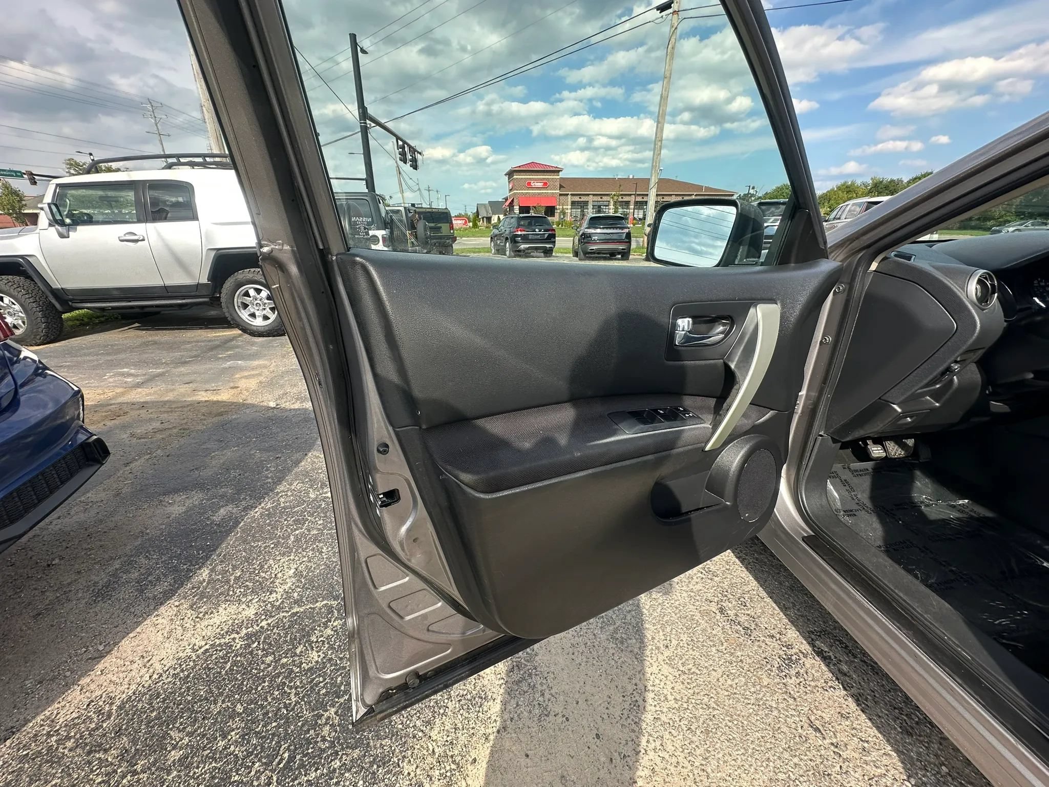 Used 2011 Nissan Rogue S FWD image 11