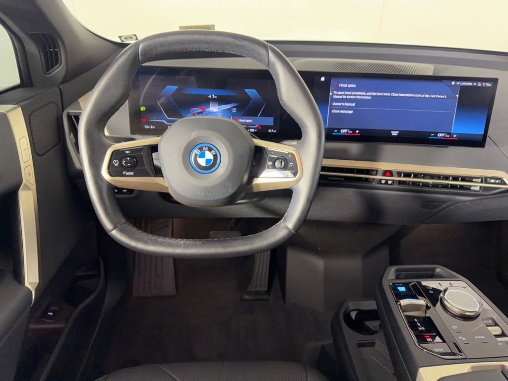 Used 2023 BMW iX xDrive50 w/ Sport Package AWD/4WD image 13