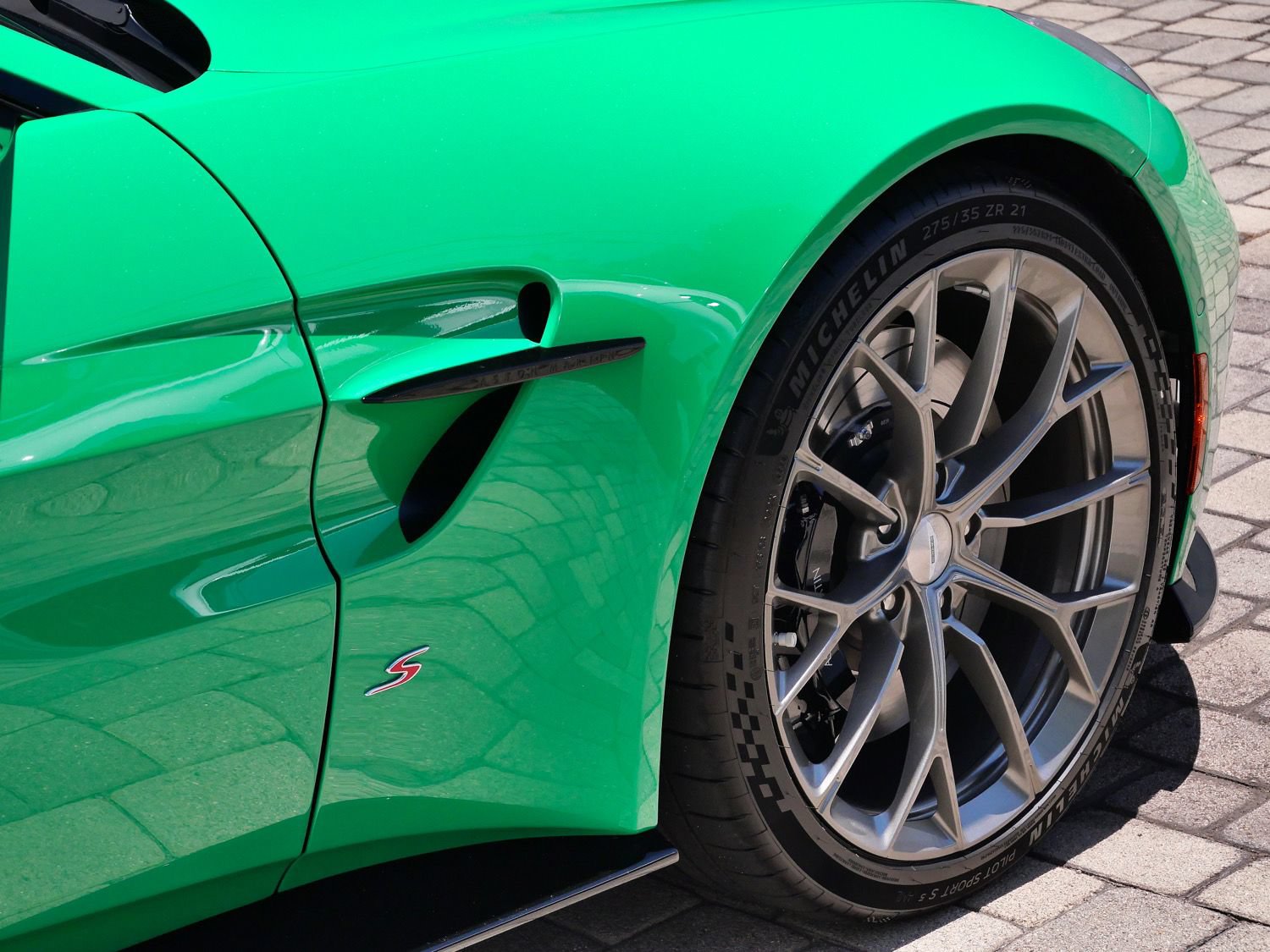 New 2026 Aston Martin V8 Vantage S RWD image 9