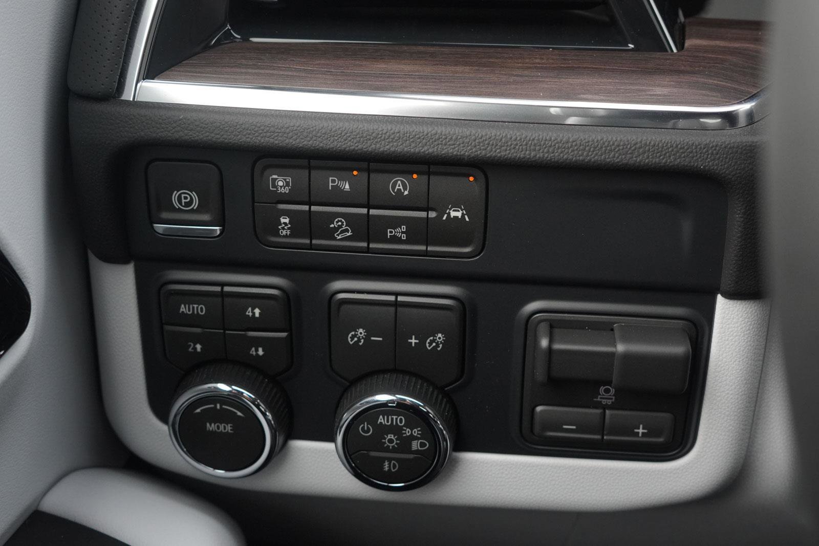 New 2026 Chevrolet Suburban Premier image 20