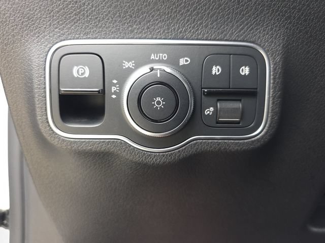 Used 2022 Mercedes-Benz GLB 250 image 38