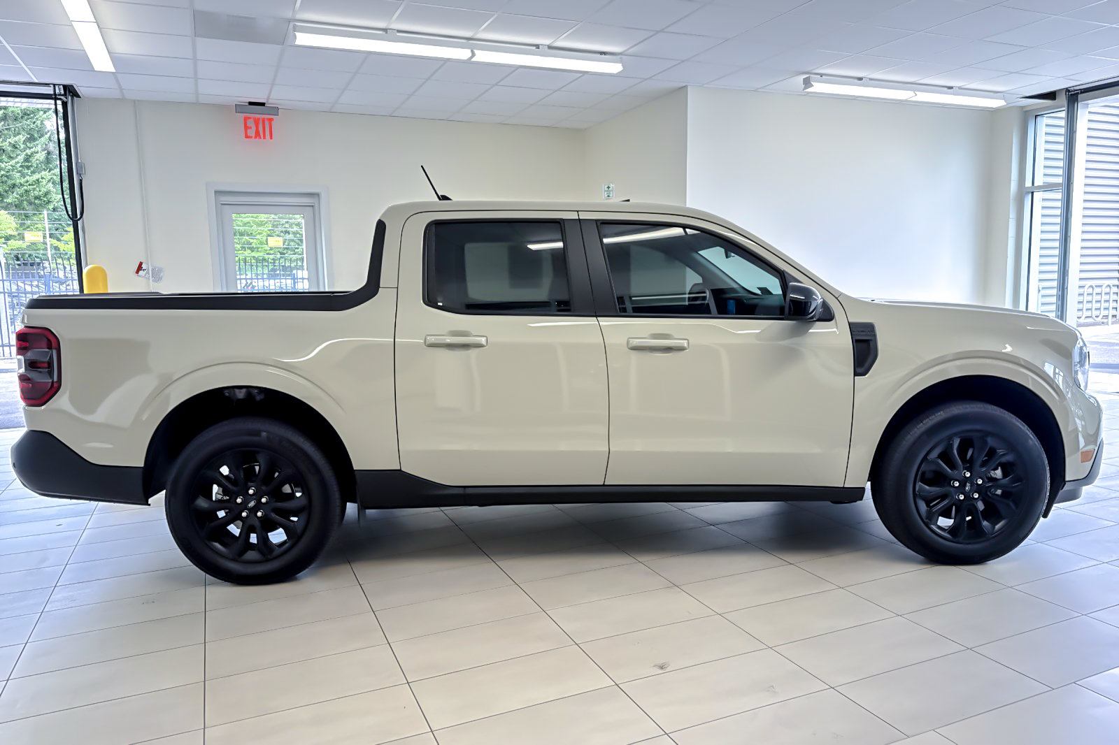 Used 2024 Ford Maverick Lariat w/ Black Appearance Package AWD/4WD image 3