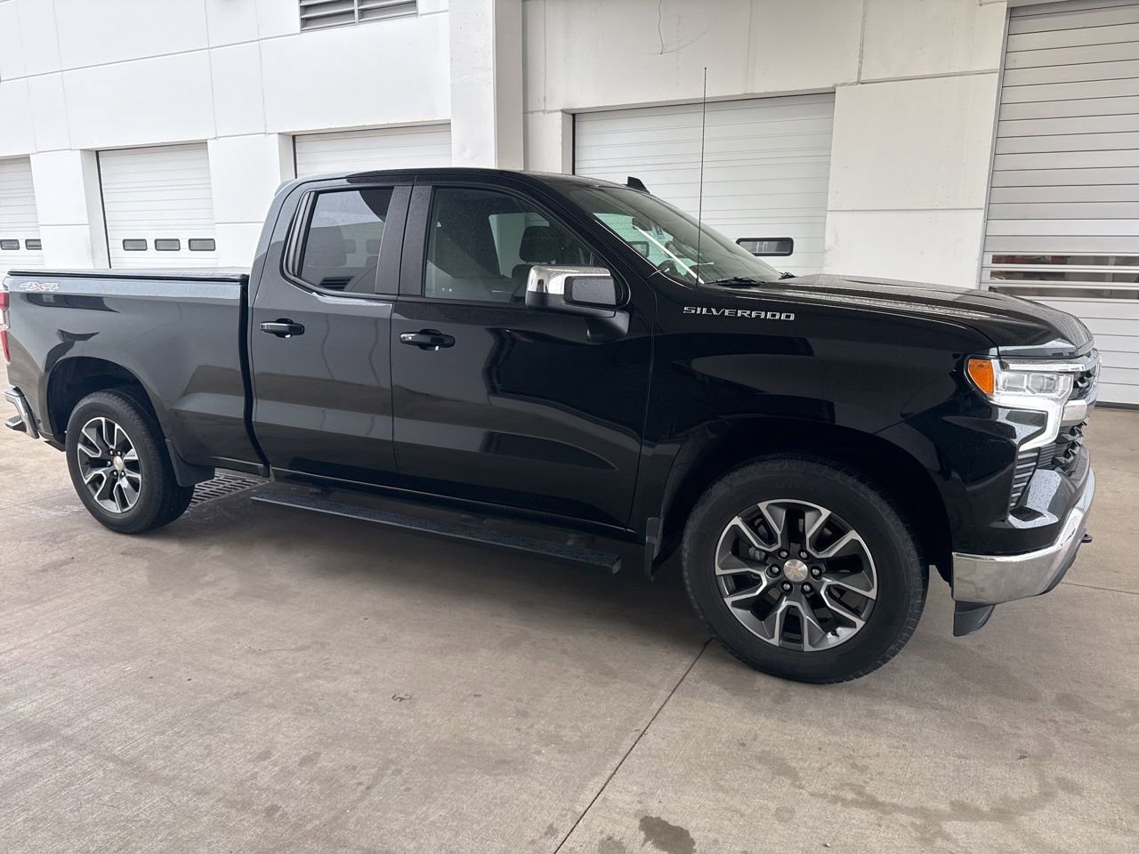 Used 2022 Chevrolet Silverado 1500 LT image 3