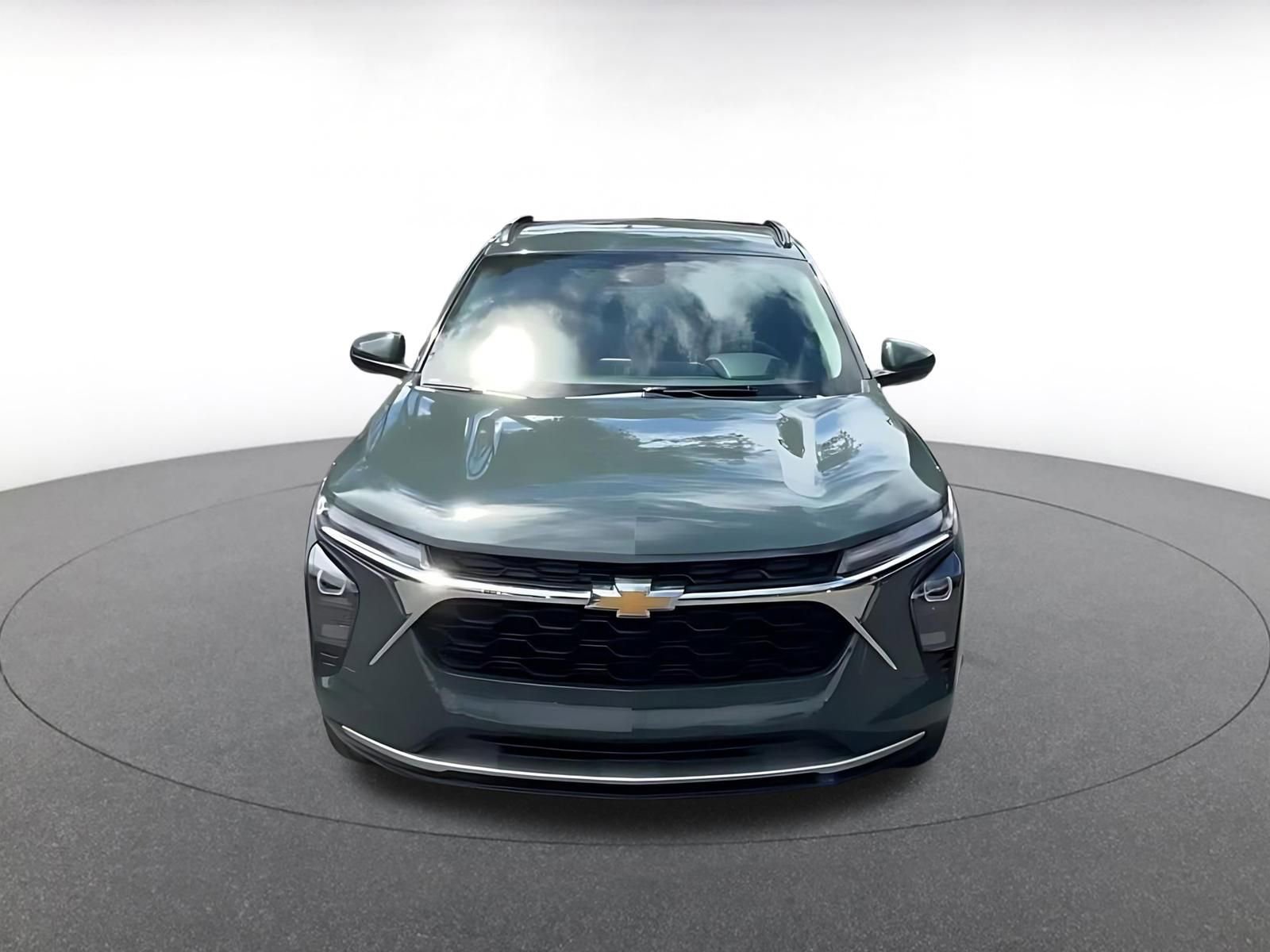 Used 2025 Chevrolet Trax LT FWD image 4