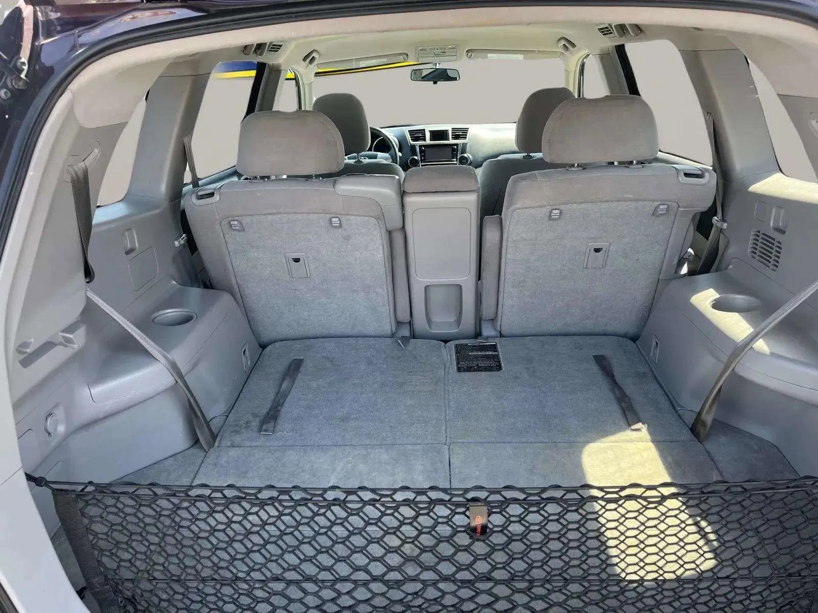 Used 2013 Toyota Highlander FWD w/ Cold Weather Pkg image 10