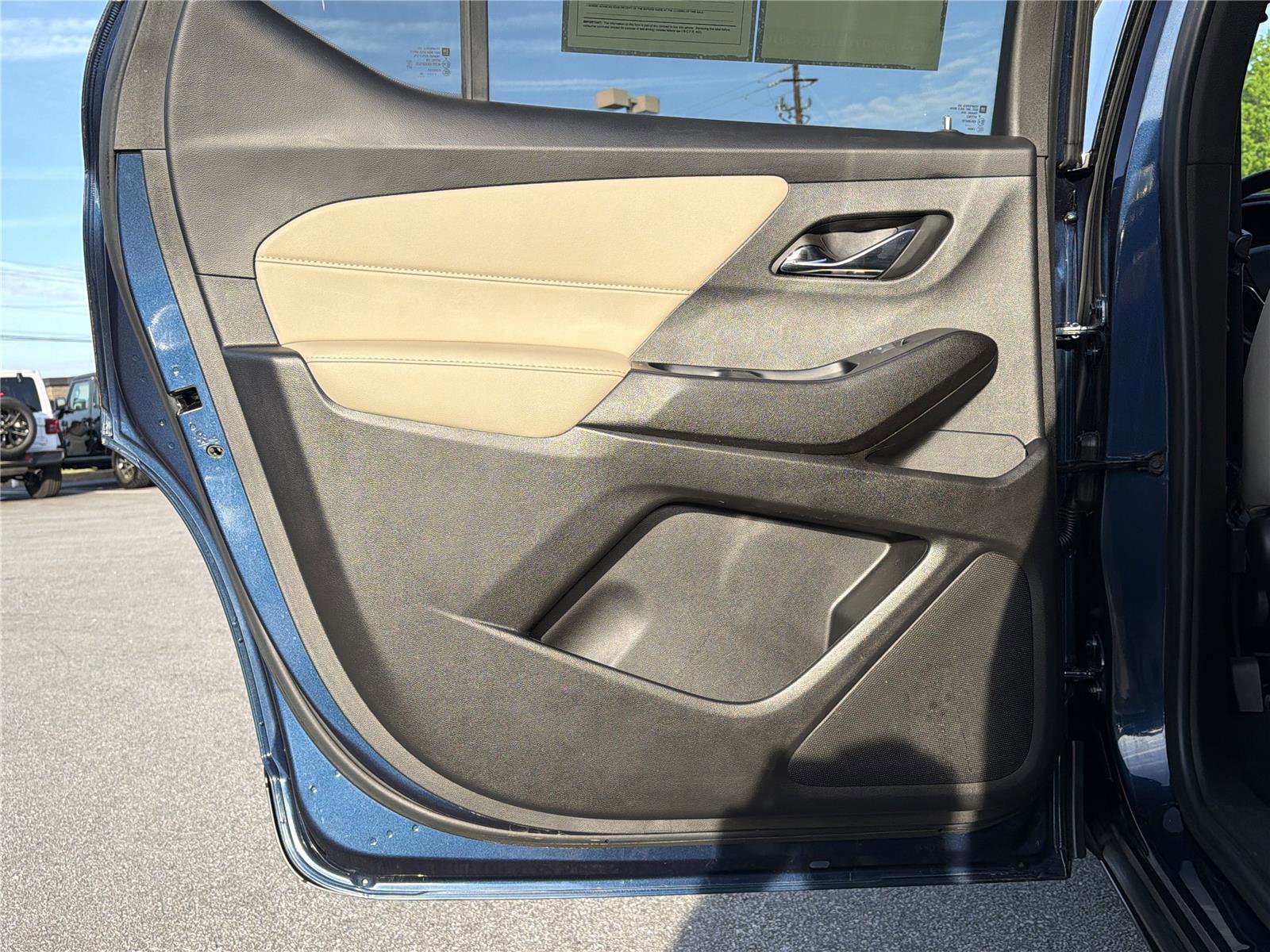 Used 2022 Chevrolet Traverse LS FWD image 21