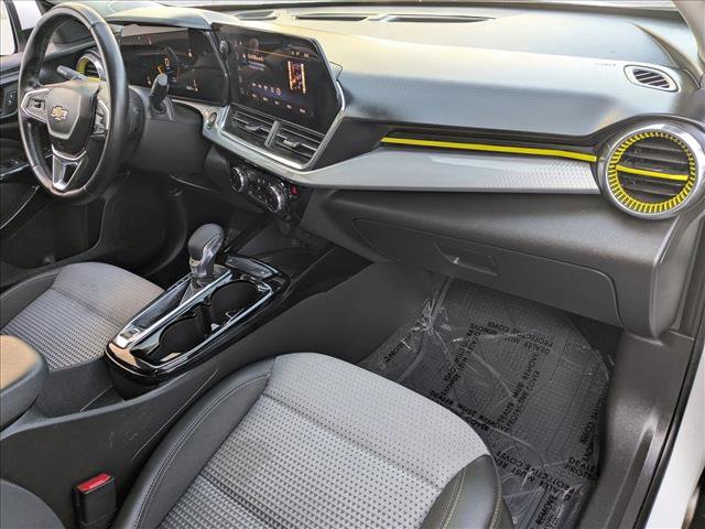 Certified 2024 Chevrolet Trax LT w/ Sunroof Package FWD image 22