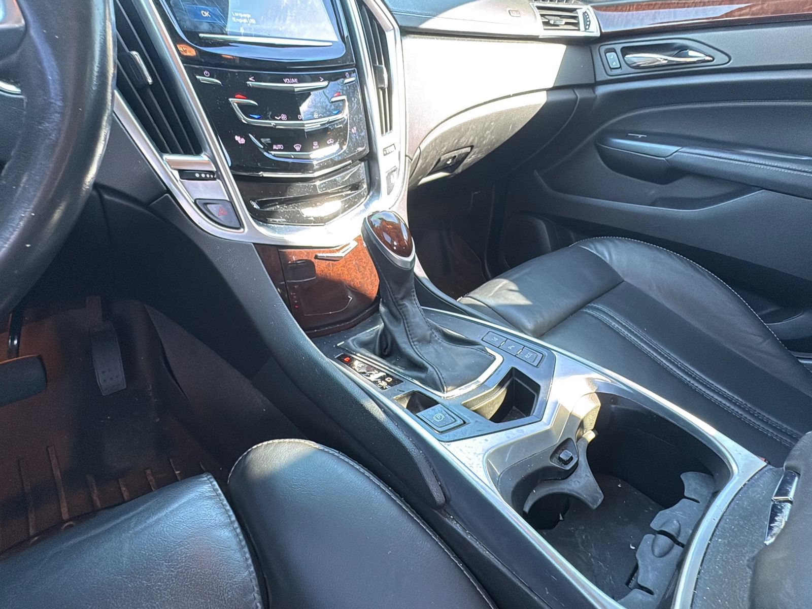 Used 2016 Cadillac SRX Luxury w/ Driver Awareness Package FWD image 18