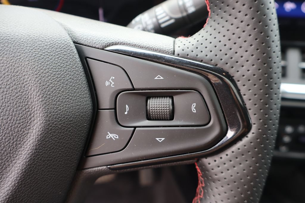 Used 2024 Chevrolet Trax RS w/ Sunroof Package FWD image 15