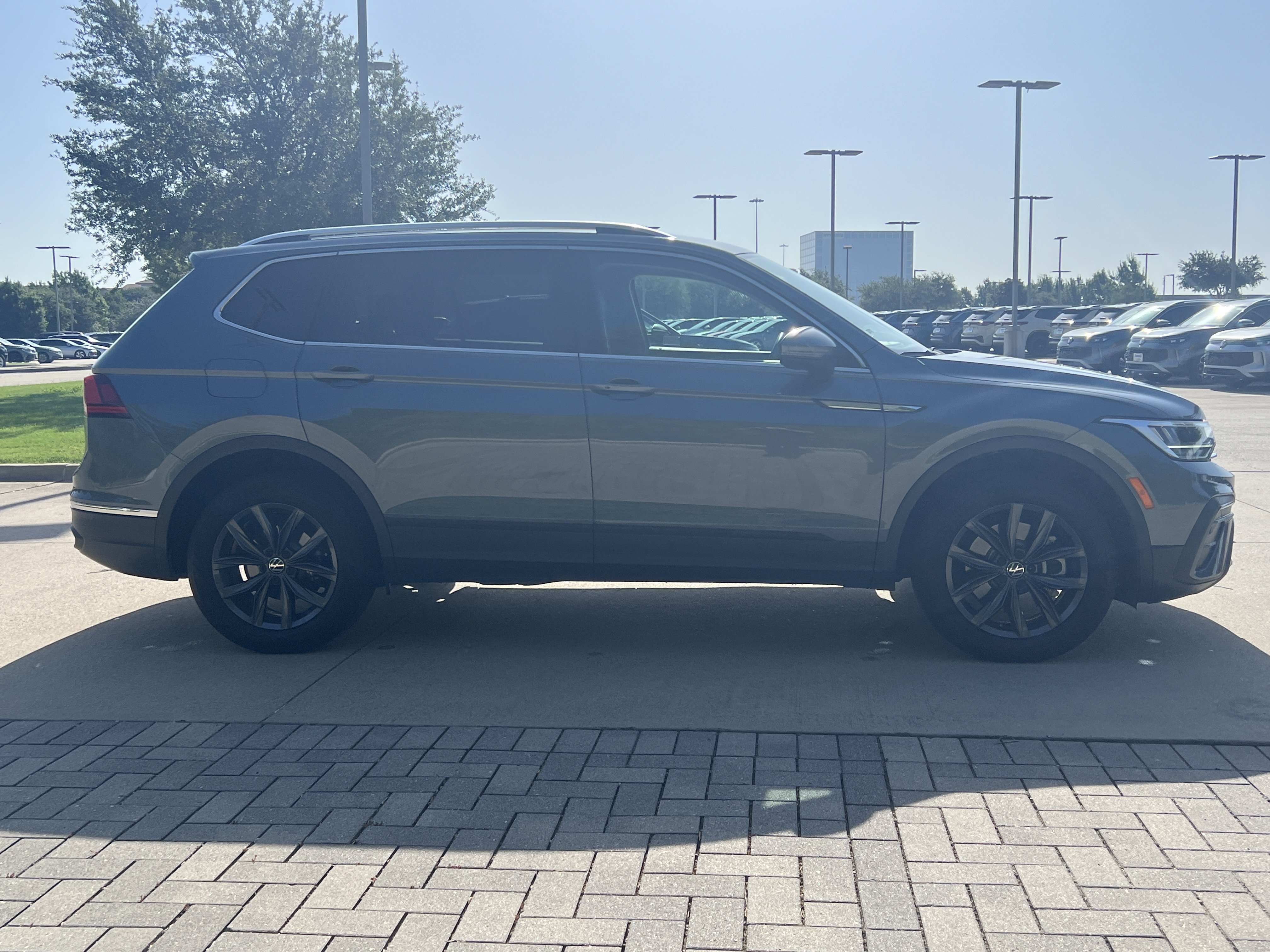 Certified 2023 Volkswagen Tiguan SE FWD image 10