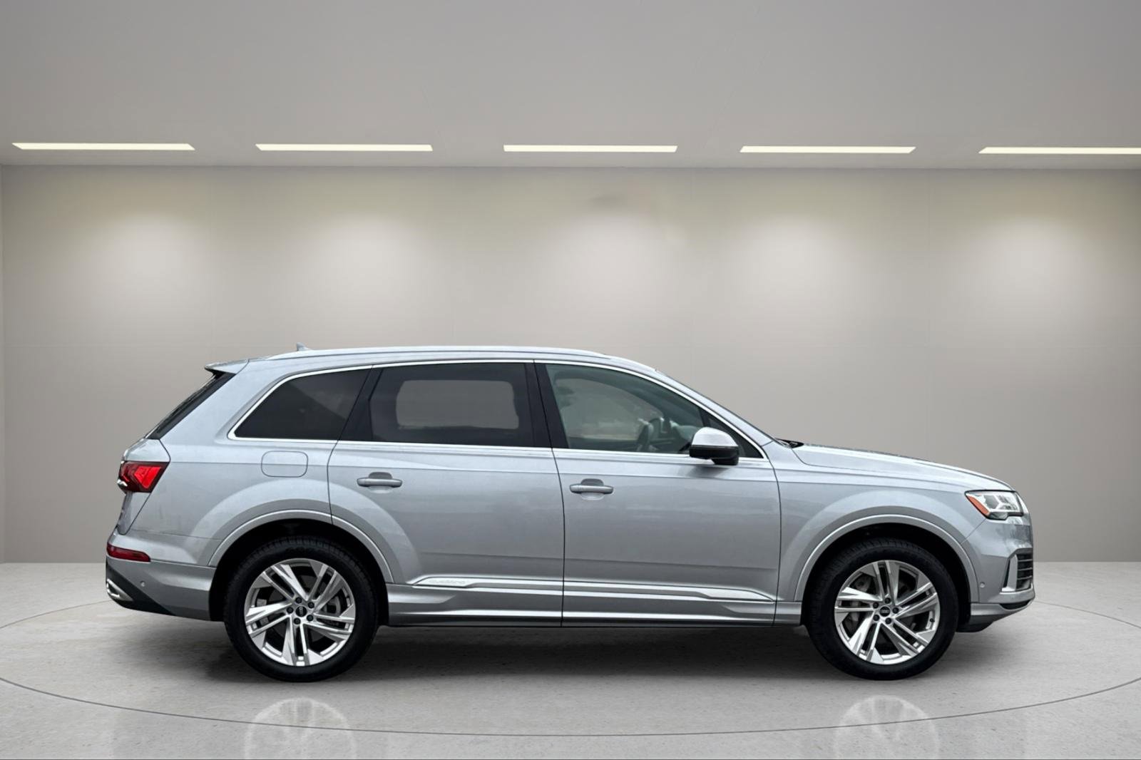 Used 2021 Audi Q7 2.0T Premium Plus w/ Premium Plus Package image 3