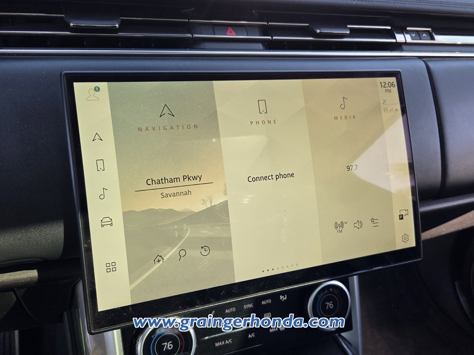 Used 2023 Land Rover Range Rover SE image 20