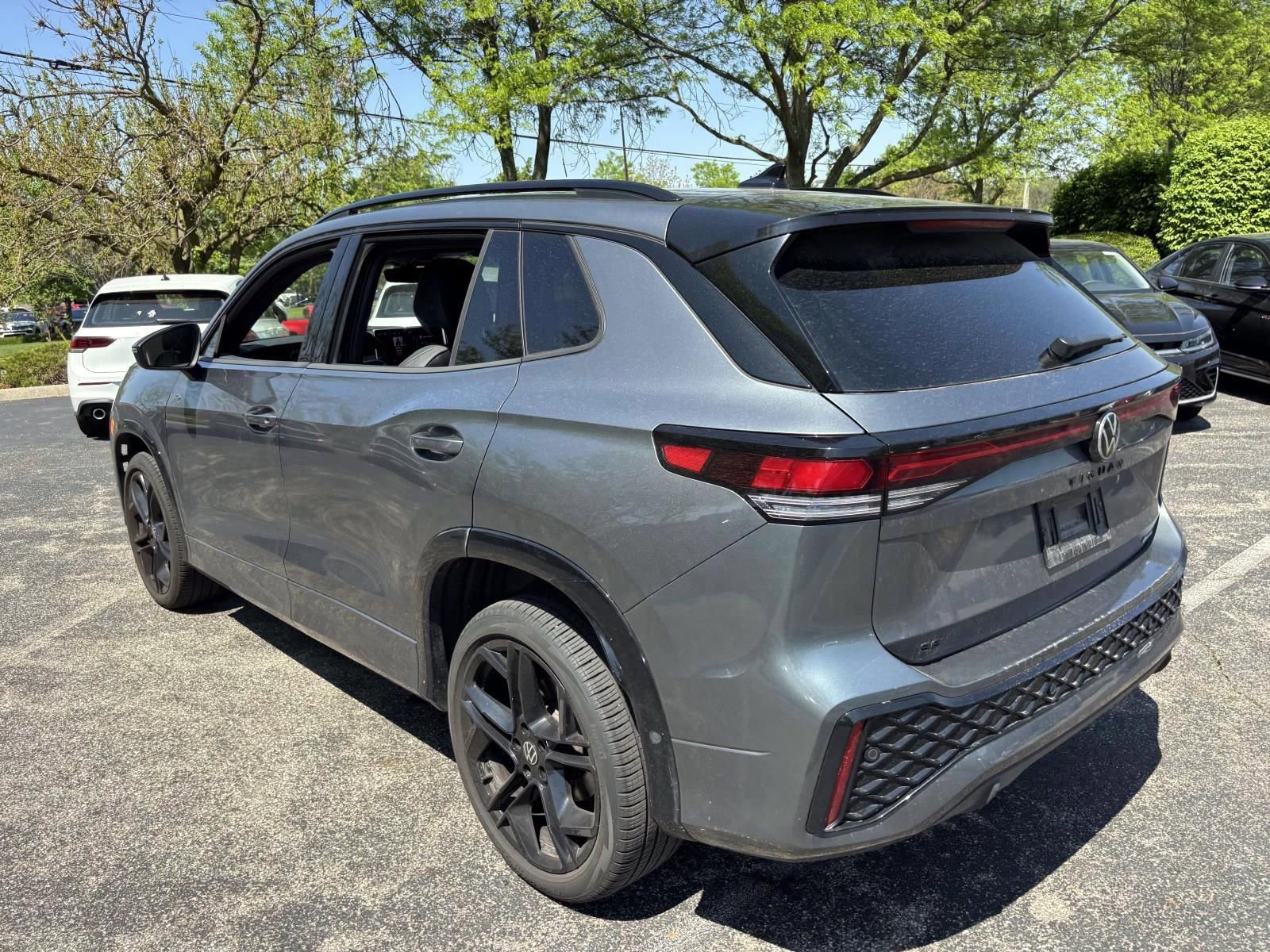 Used 2025 Volkswagen Tiguan SE R-Line AWD/4WD image 7
