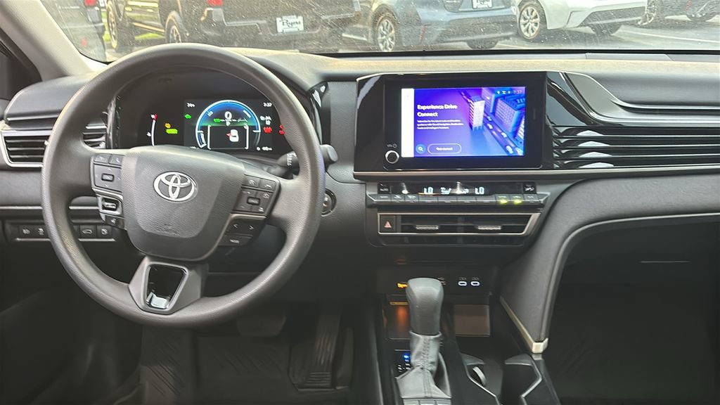 Used 2025 Toyota Camry LE FWD image 8