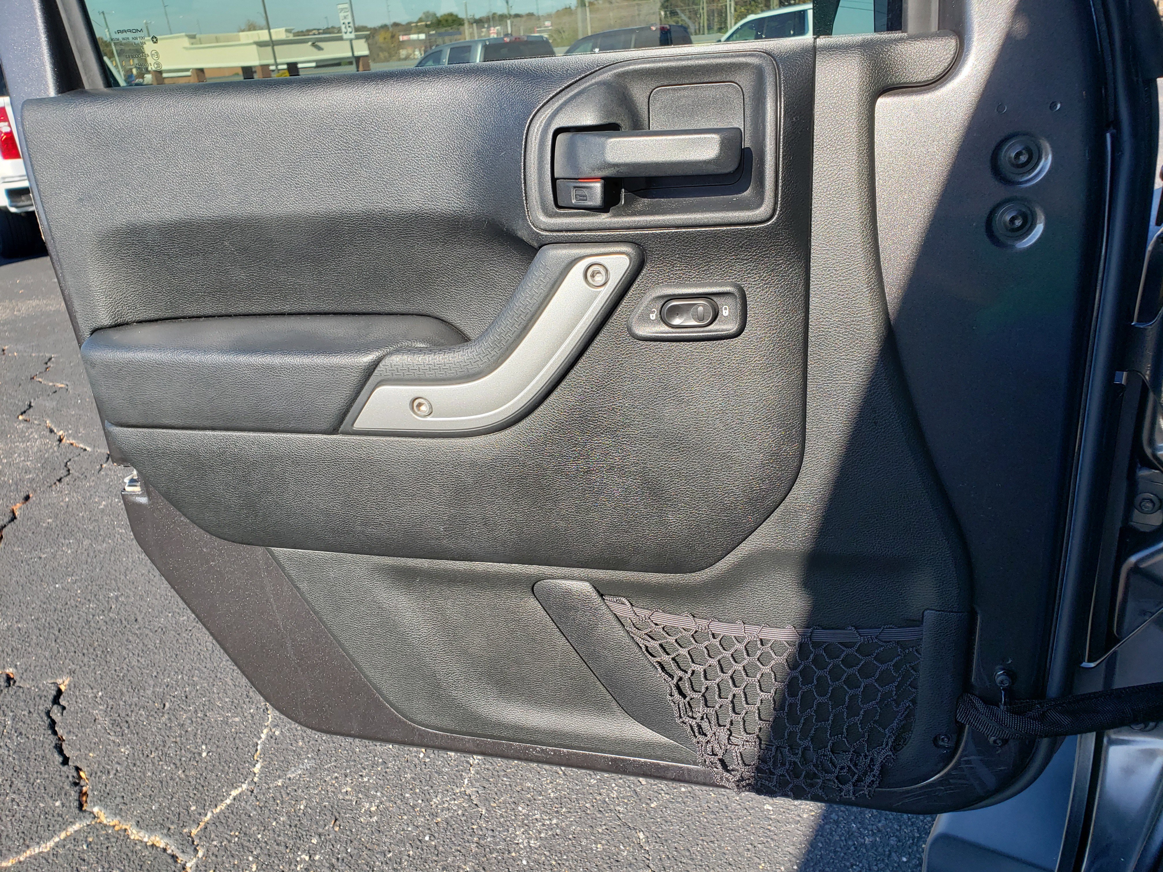 Used 2016 Jeep Wrangler Unlimited Sahara image 15