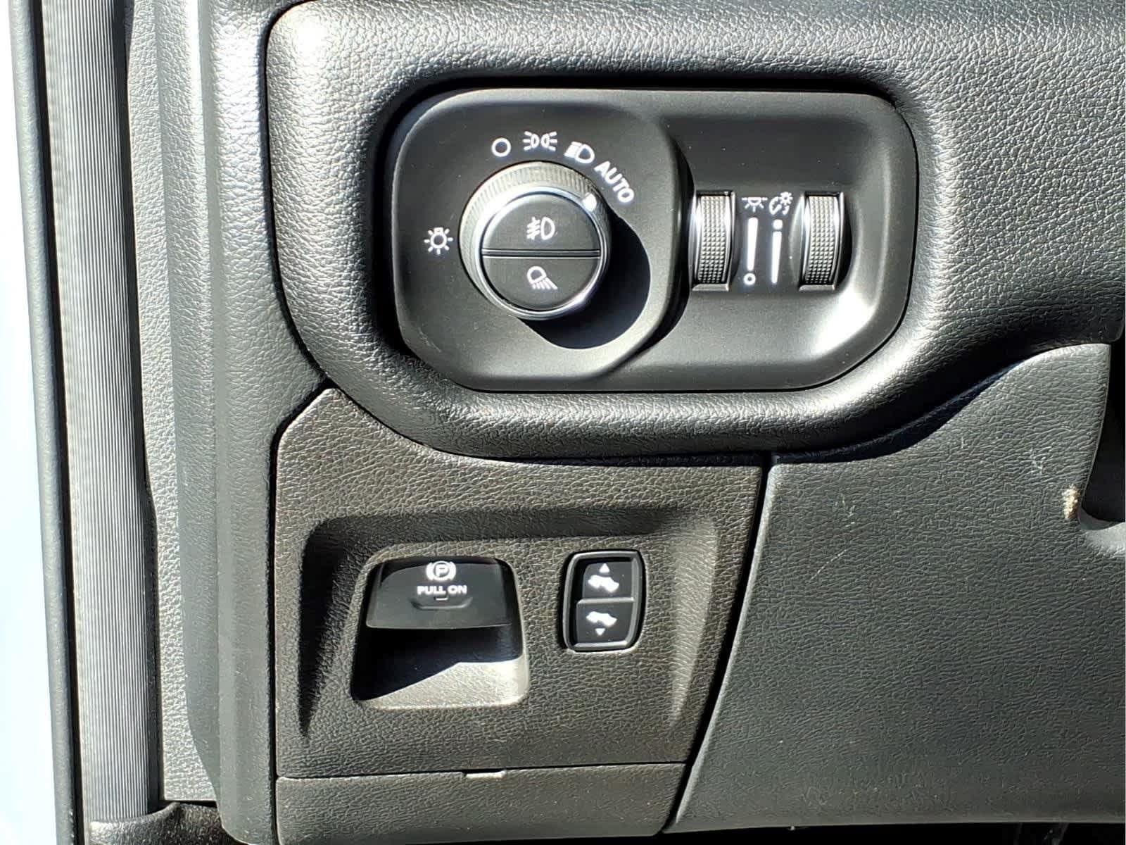Used 2022 RAM 1500 Laramie AWD/4WD image 13