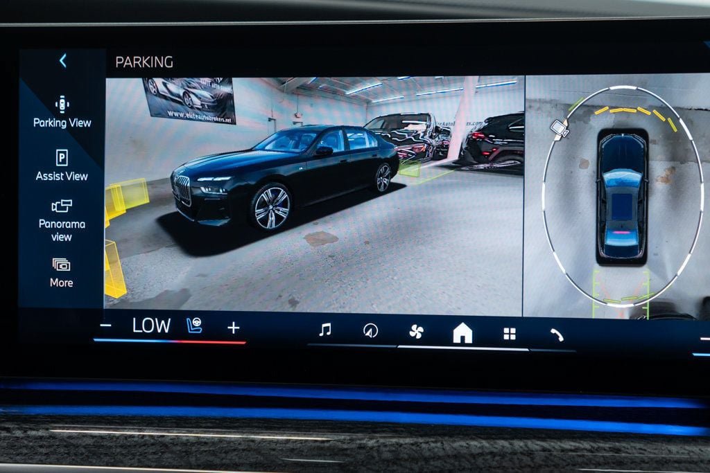 Used 2023 BMW 760i xDrive AWD/4WD image 27