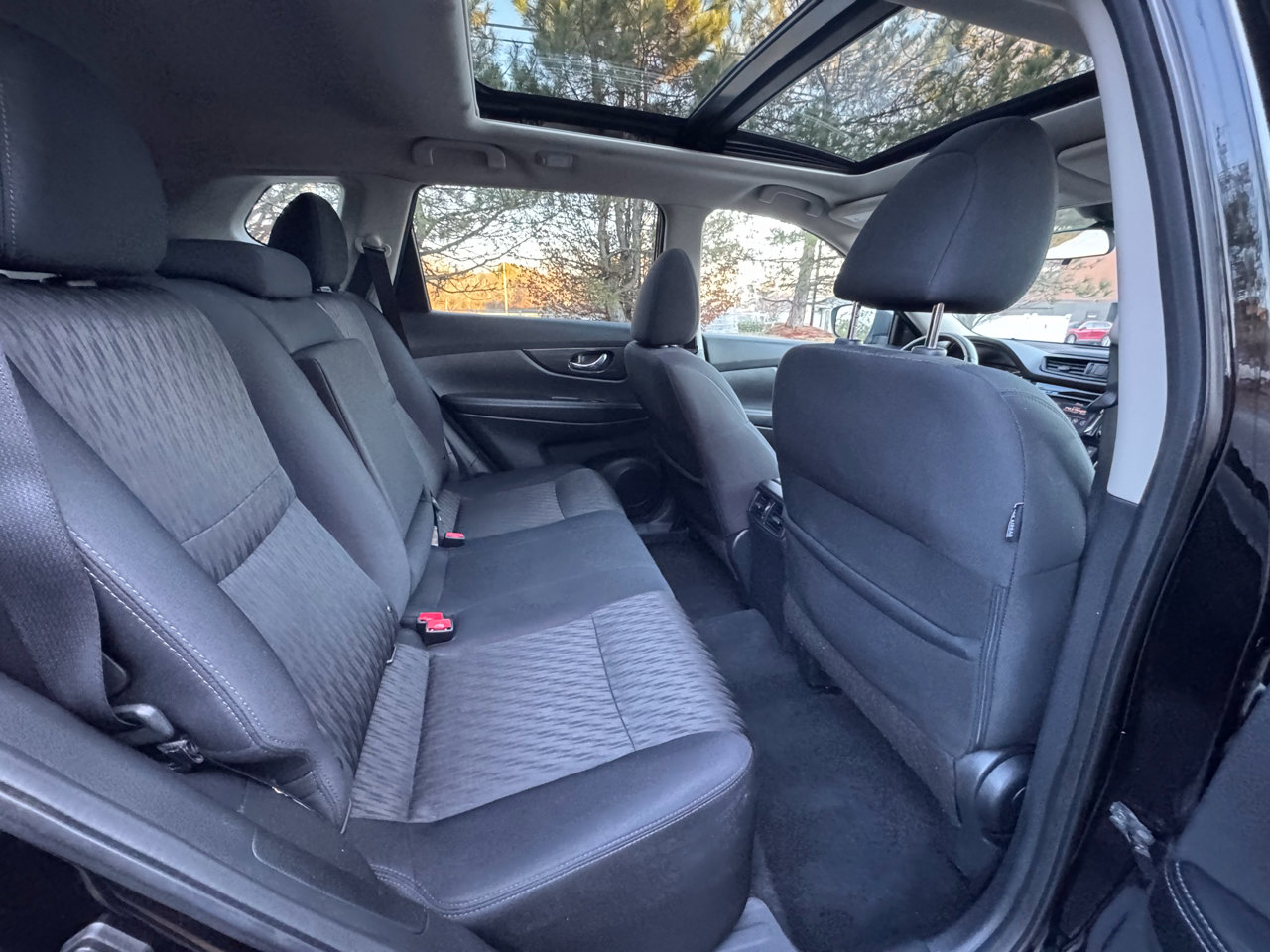 Used 2019 Nissan Rogue SV w/ Premium Package image 13