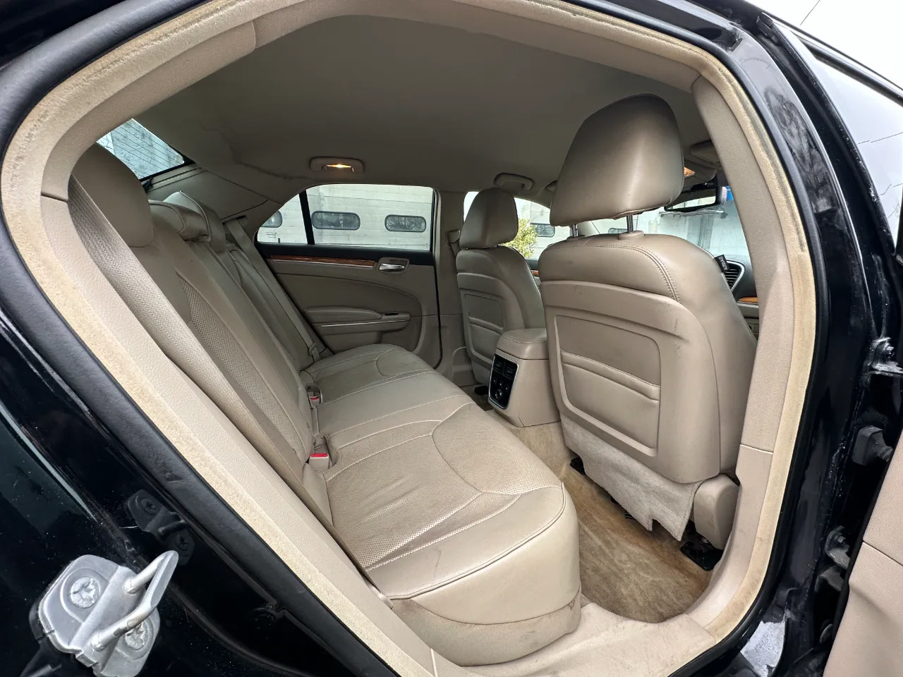 Used 2014 Chrysler 300 C RWD image 41