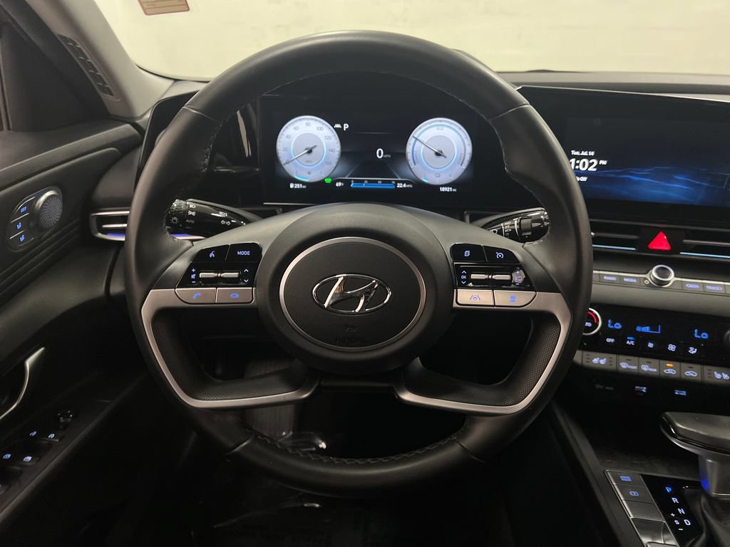 Used 2023 Hyundai Elantra Limited FWD image 16