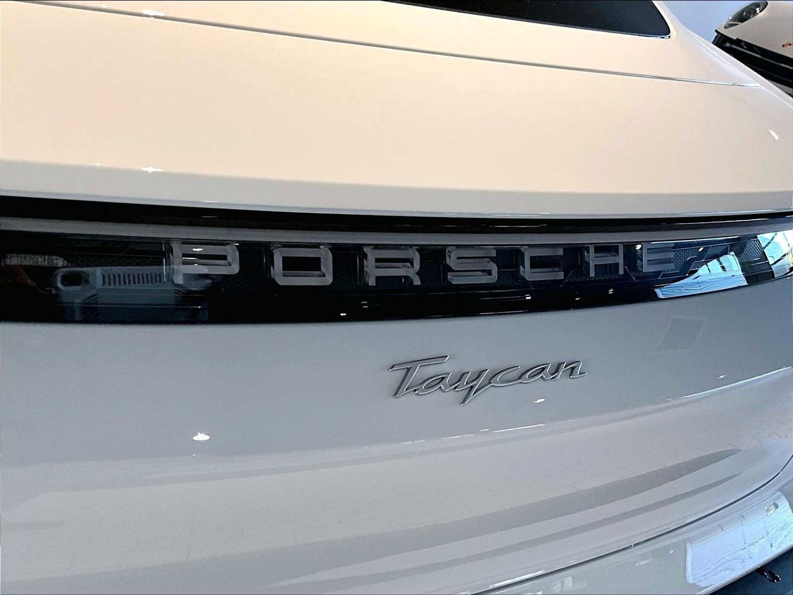 Used 2025 Porsche Taycan image 37