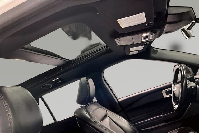 Used 2020 Ford Explorer XLT w/ Equipment Group 202A image 4