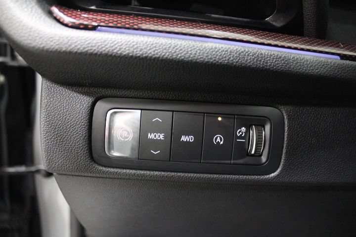 Used 2025 Chevrolet Traverse RS AWD/4WD image 42