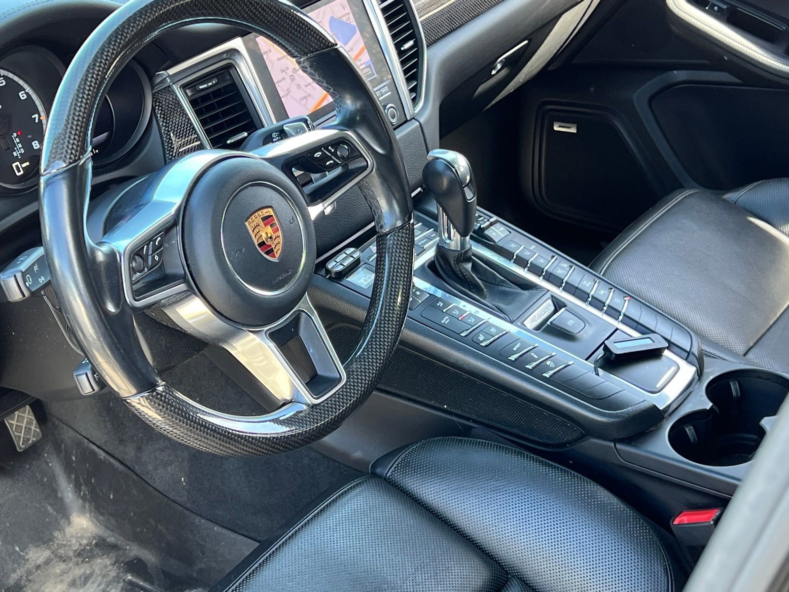 Used 2017 Porsche Macan Turbo image 4