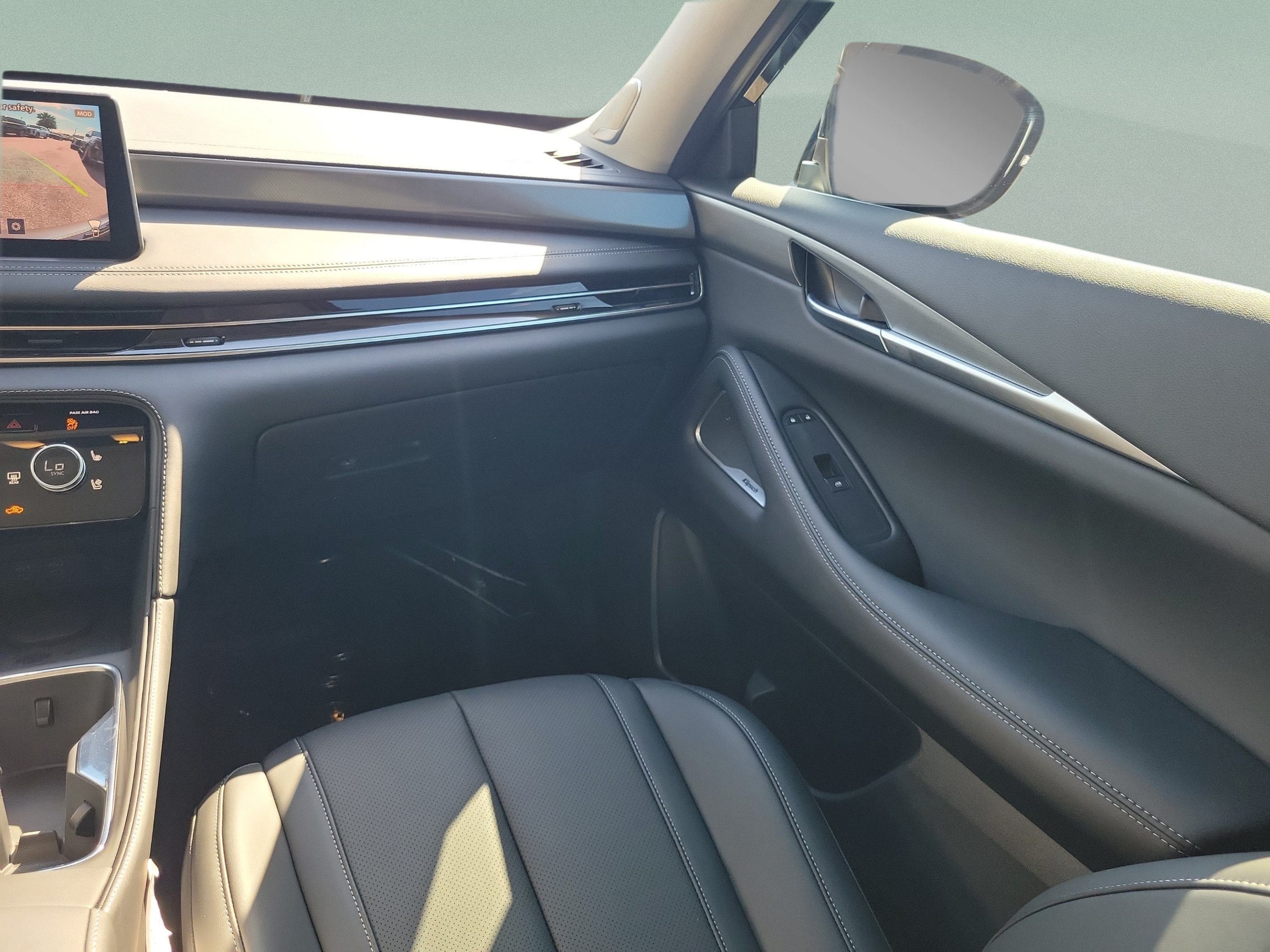 New 2027 INFINITI QX60 Luxe FWD image 8