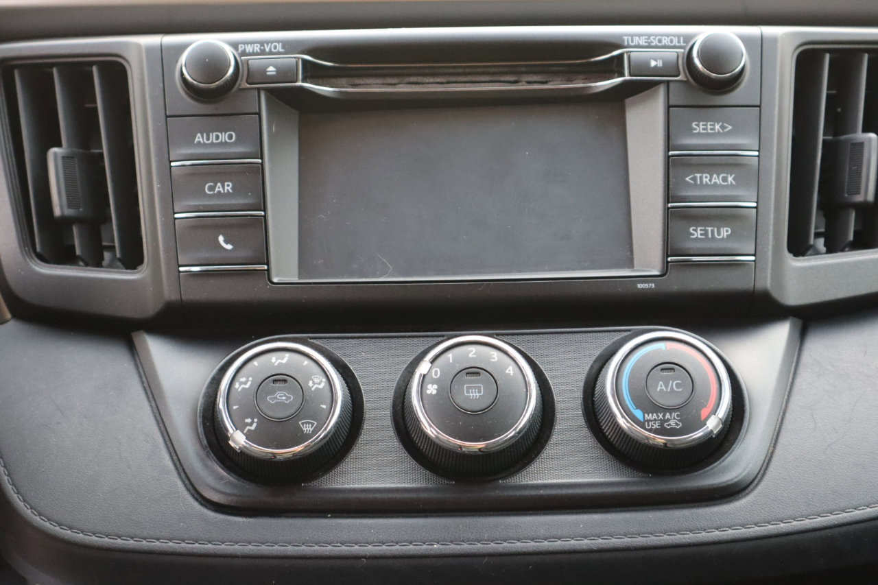 Used 2016 Toyota RAV4 LE image 18