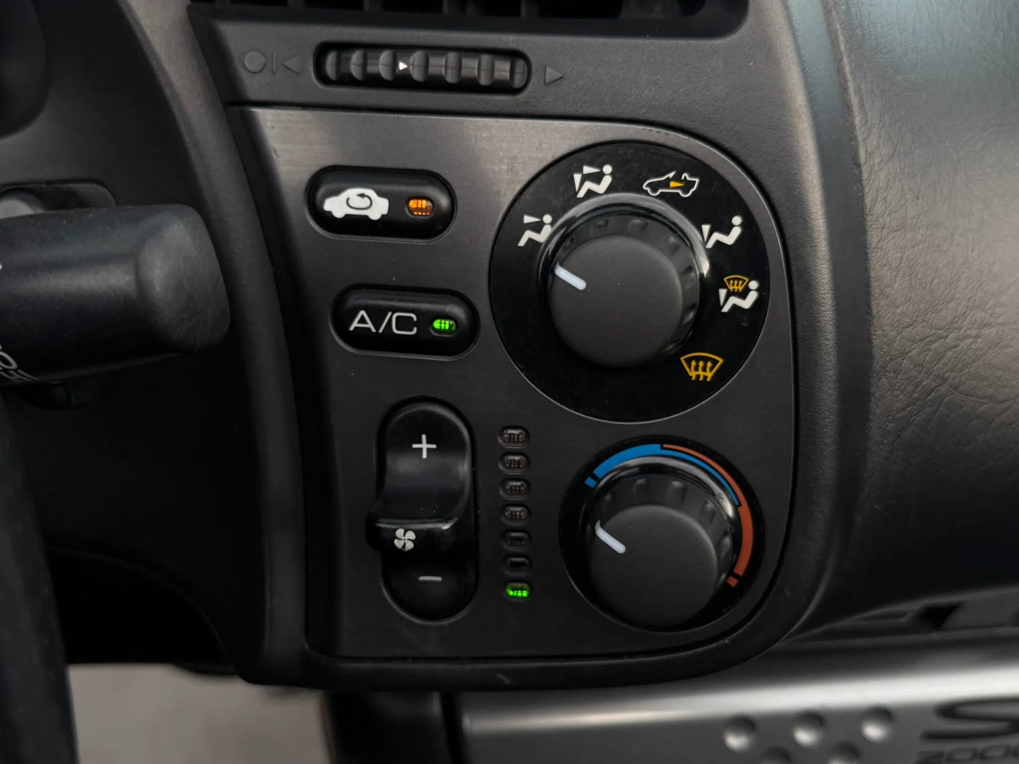 Used 2000 Honda S2000 image 34
