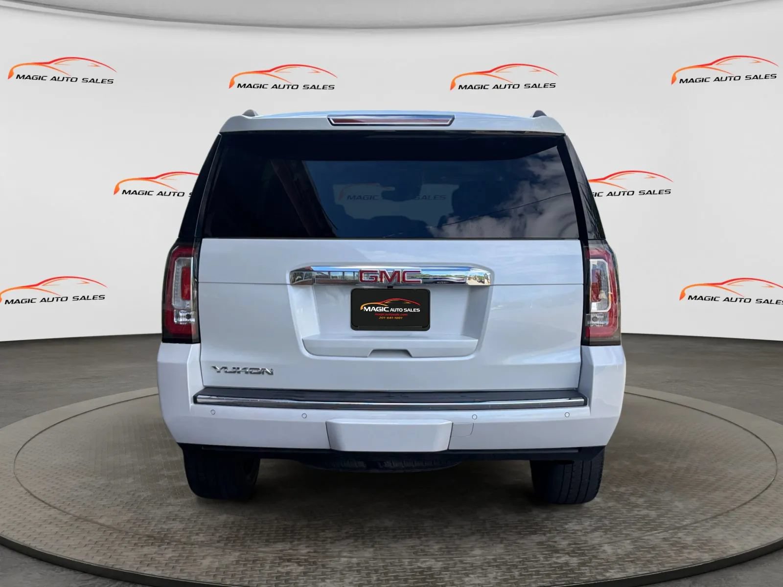 Used 2016 GMC Yukon Denali w/ Open Road Package AWD/4WD image 9