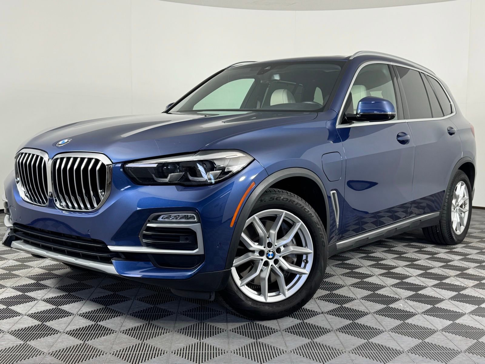 Used 2021 BMW X5 xDrive45e w/ Premium Package image 19