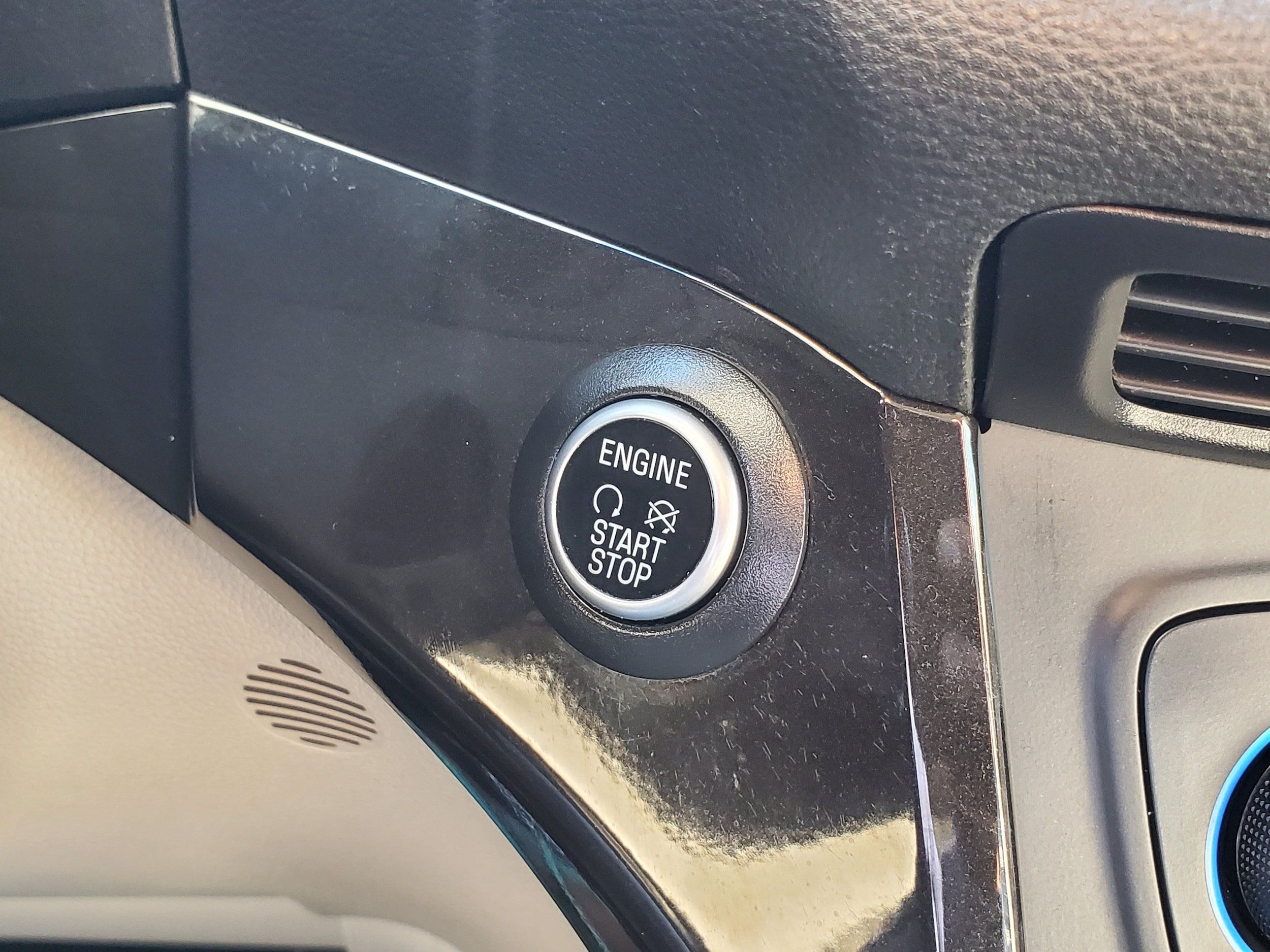 Used 2017 Ford Escape Titanium AWD/4WD image 23