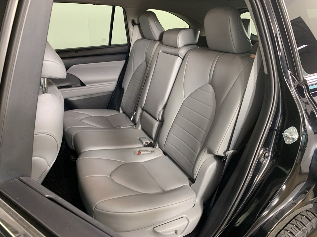 Used 2021 Toyota Highlander XLE image 26