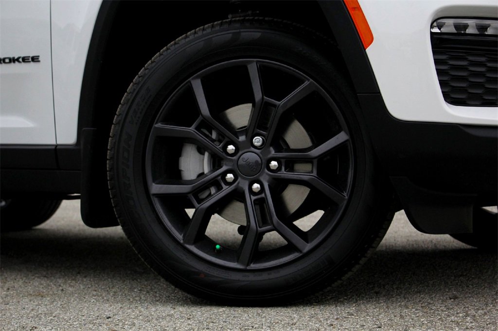 New 2025 Jeep Grand Cherokee Limited w/ MOPAR Finishing Package image 3