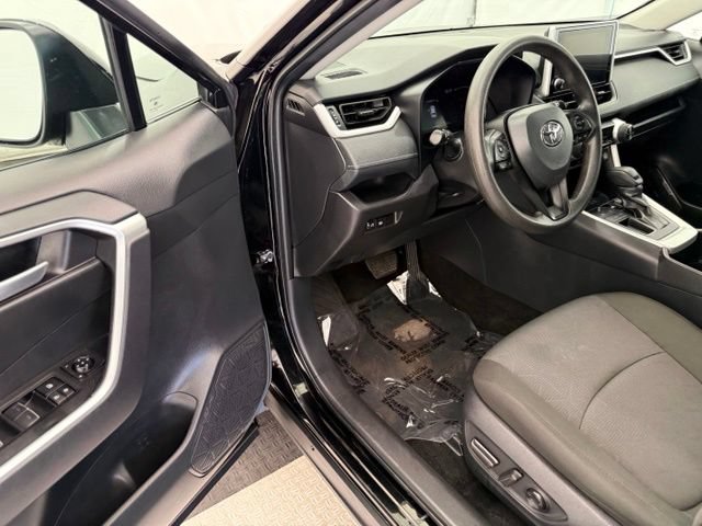 Used 2025 Toyota RAV4 XLE FWD image 29