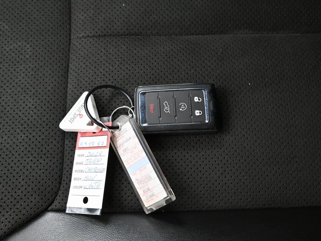 Used 2024 Jeep Grand Cherokee L Laredo image 31