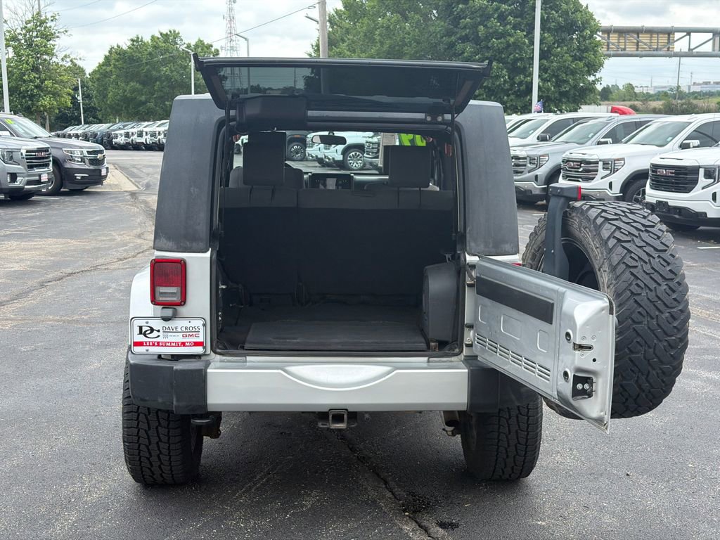Used 2009 Jeep Wrangler Unlimited Sahara w/ Trailer Tow Group AWD/4WD image 9