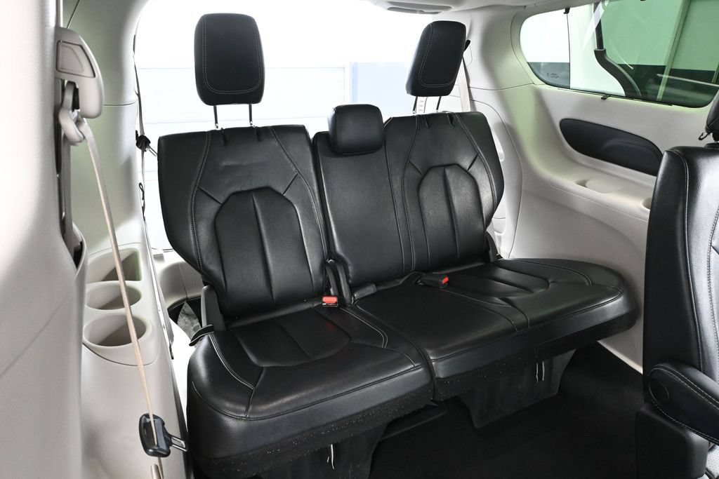 Used 2022 Chrysler Pacifica Touring-L FWD image 42