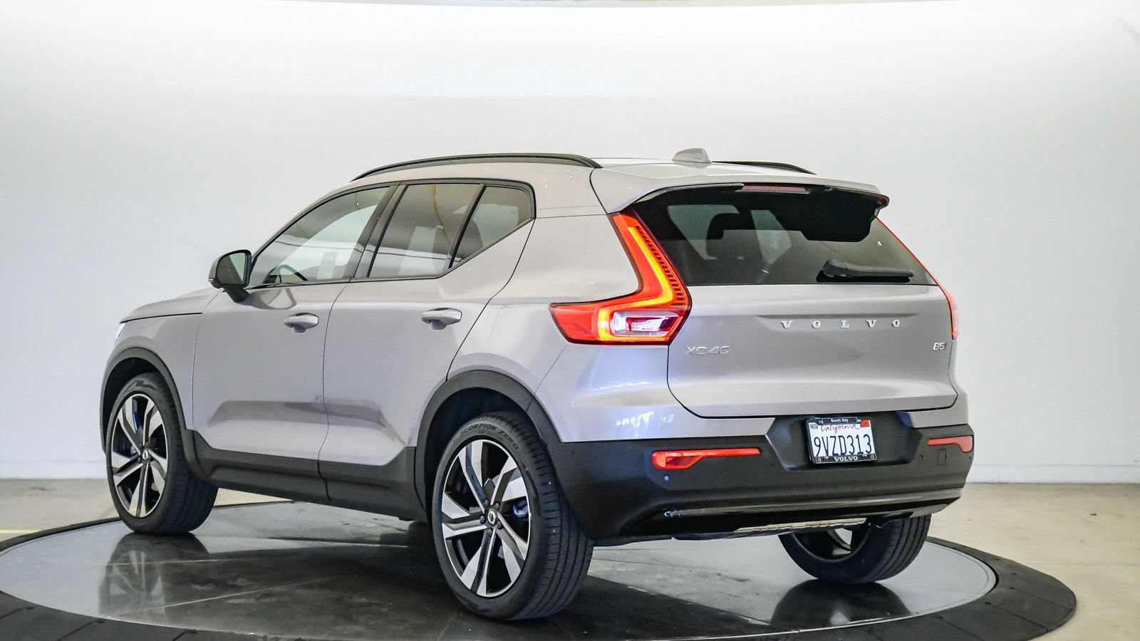 Certified 2026 Volvo XC40 B5 Ultra w/ Protection Package Premier AWD/4WD image 2